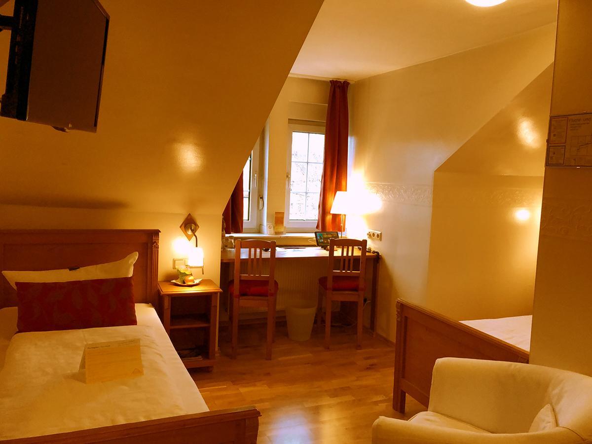 Doppel- oder Zweibettzimmer