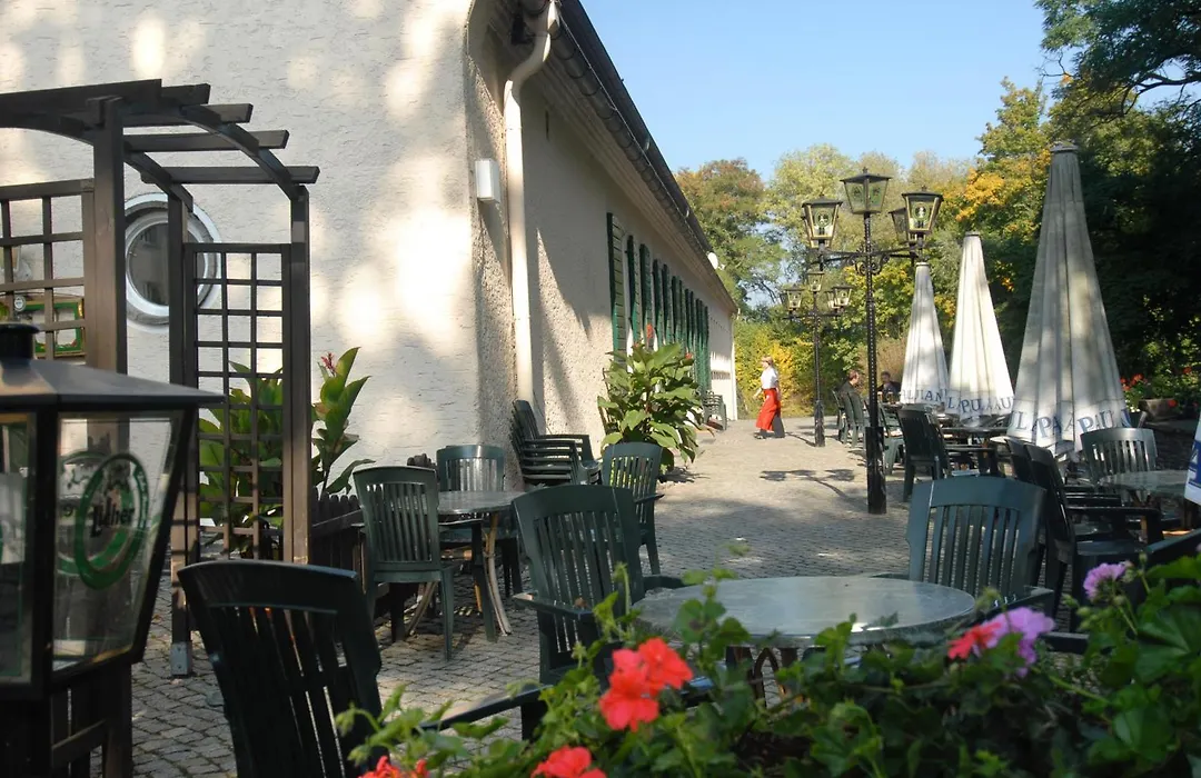 Land- und Golfhotel Alte Fliegerschule-1